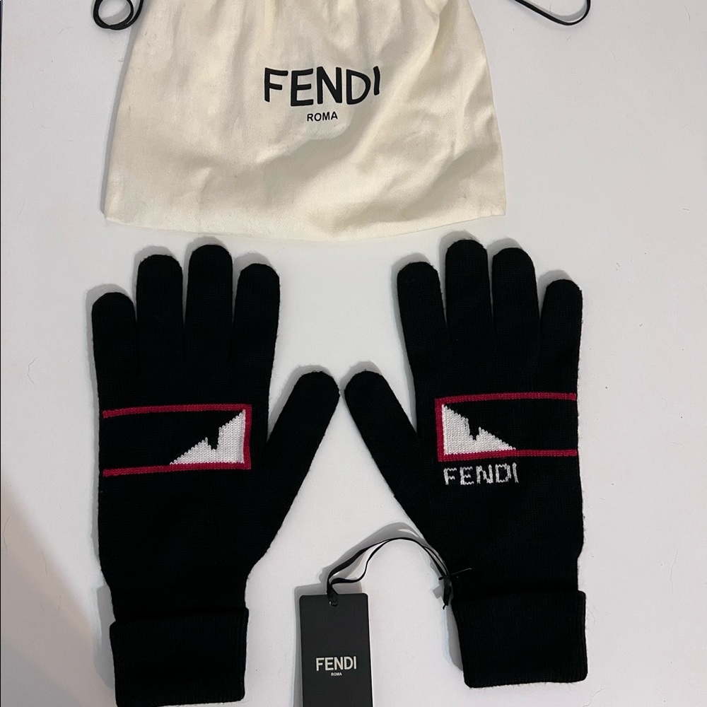 Fendi black bag bugs mono gloves
